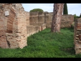 02795 ostia - regio v - insula vi - edificio (v,vi,2) - 3. raum von norden - bli ri osten - 01-2024.jpg